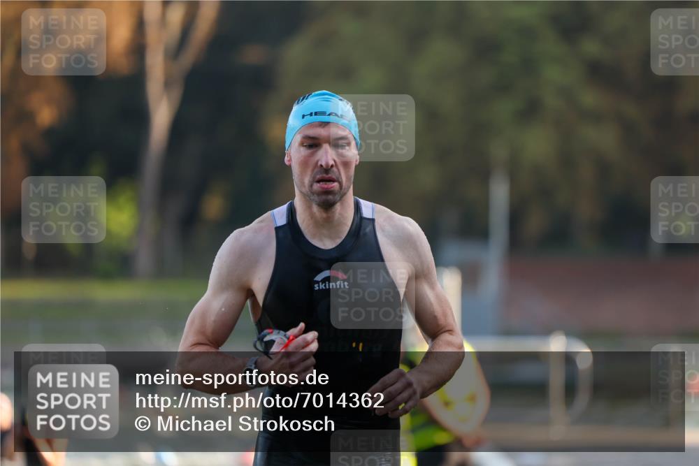 08.09.2024 - Stadtparktriathlon Michael Strokosch http://msf.ph/oto/7014362 08.09.2024 08:45:54 Schwimmen 5, 56, 59 meine-sportfotos.de