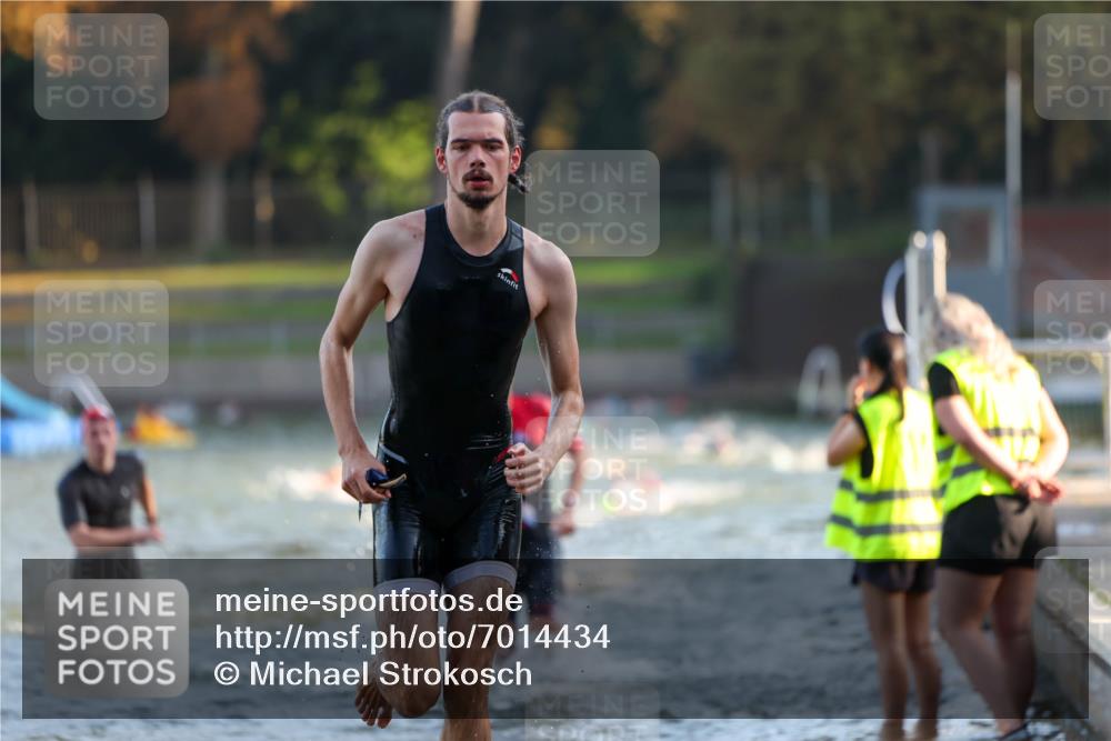08.09.2024 - Stadtparktriathlon Michael Strokosch http://msf.ph/oto/7014434 08.09.2024 08:46:02 Schwimmen 5, 32, 38, 51, 56 meine-sportfotos.de