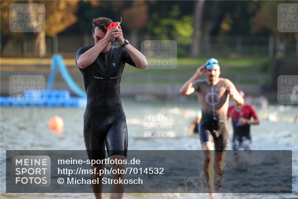 08.09.2024 - Stadtparktriathlon Michael Strokosch http://msf.ph/oto/7014532 08.09.2024 08:46:09 Schwimmen 32, 38, 51 meine-sportfotos.de