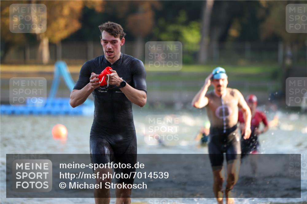 08.09.2024 - Stadtparktriathlon Michael Strokosch http://msf.ph/oto/7014539 08.09.2024 08:46:09 Schwimmen 32, 38, 51 meine-sportfotos.de