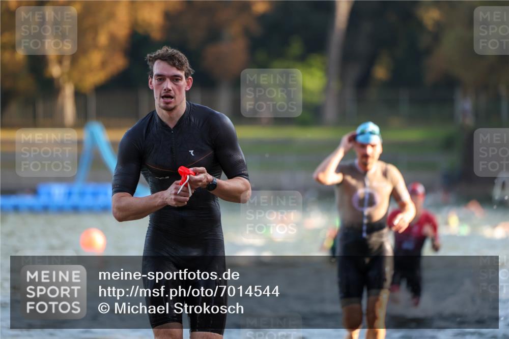 08.09.2024 - Stadtparktriathlon Michael Strokosch http://msf.ph/oto/7014544 08.09.2024 08:46:09 Schwimmen 32, 38, 51 meine-sportfotos.de