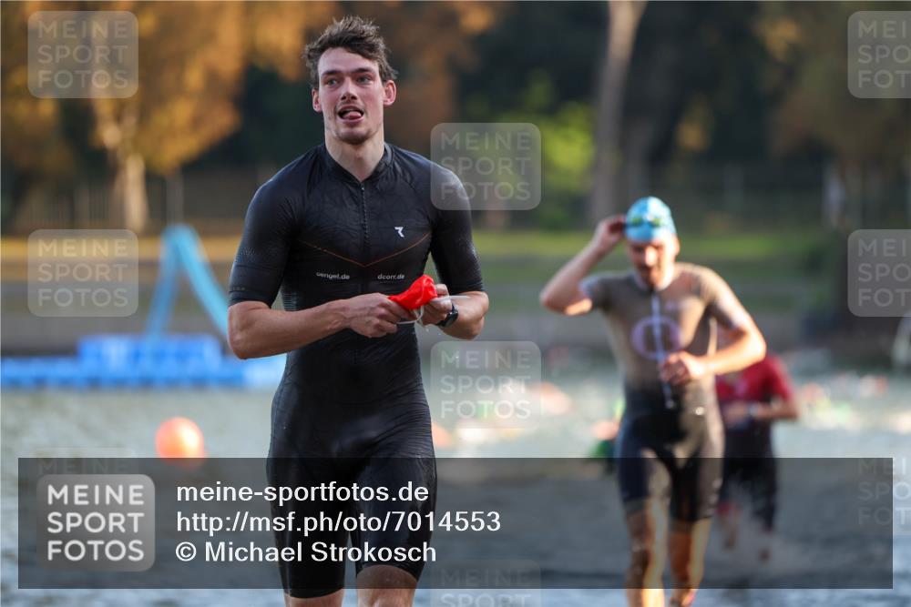 08.09.2024 - Stadtparktriathlon Michael Strokosch http://msf.ph/oto/7014553 08.09.2024 08:46:09 Schwimmen 32, 38, 51 meine-sportfotos.de