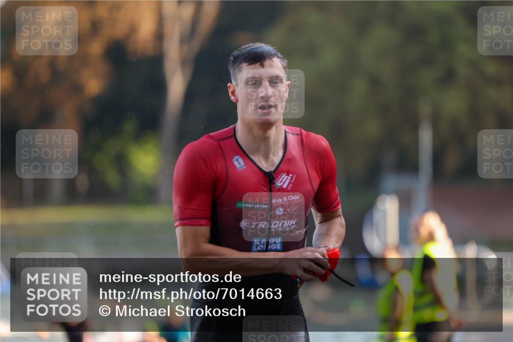 08.09.2024 - Stadtparktriathlon Michael Strokosch http://msf.ph/oto/7014663 08.09.2024 08:46:15 Schwimmen 1, 38, 62 meine-sportfotos.de