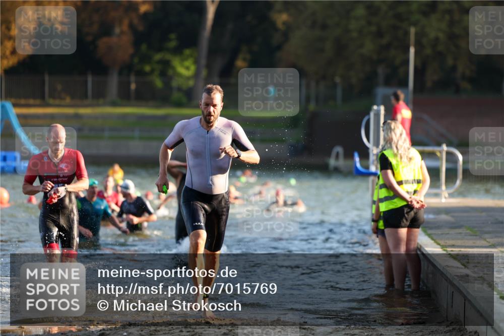08.09.2024 - Stadtparktriathlon Michael Strokosch http://msf.ph/oto/7015769 08.09.2024 08:47:43 Schwimmen 18, 30, 31, 63, 76 meine-sportfotos.de