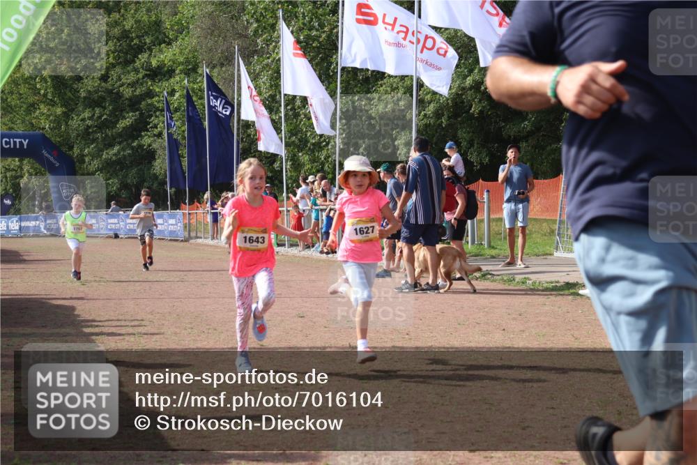 08.09.2024 - Airport Race Strokosch-Dieckow http://msf.ph/oto/7016104 08.09.2024 11:32:10 Ziel 1627, 1643, 1757, 1759 meine-sportfotos.de