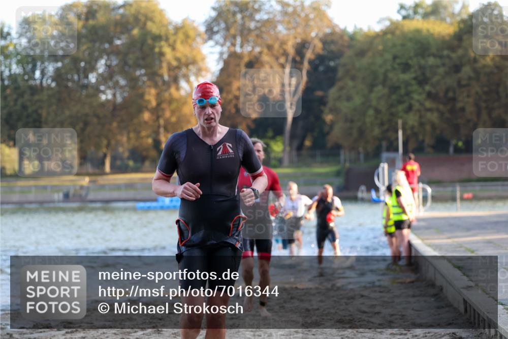 08.09.2024 - Stadtparktriathlon Michael Strokosch http://msf.ph/oto/7016344 08.09.2024 08:48:12 Schwimmen 24, 27, 37, 46, 57, 58, 60, 64, 82 meine-sportfotos.de