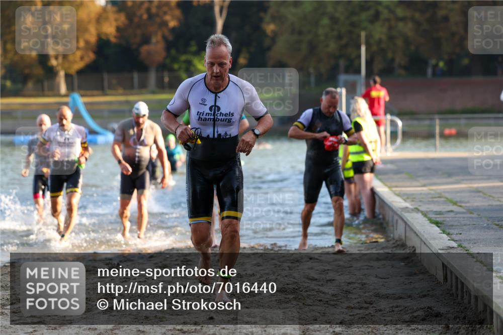08.09.2024 - Stadtparktriathlon Michael Strokosch http://msf.ph/oto/7016440 08.09.2024 08:48:17 Schwimmen 6, 24, 27, 46, 57, 58, 60, 64 meine-sportfotos.de
