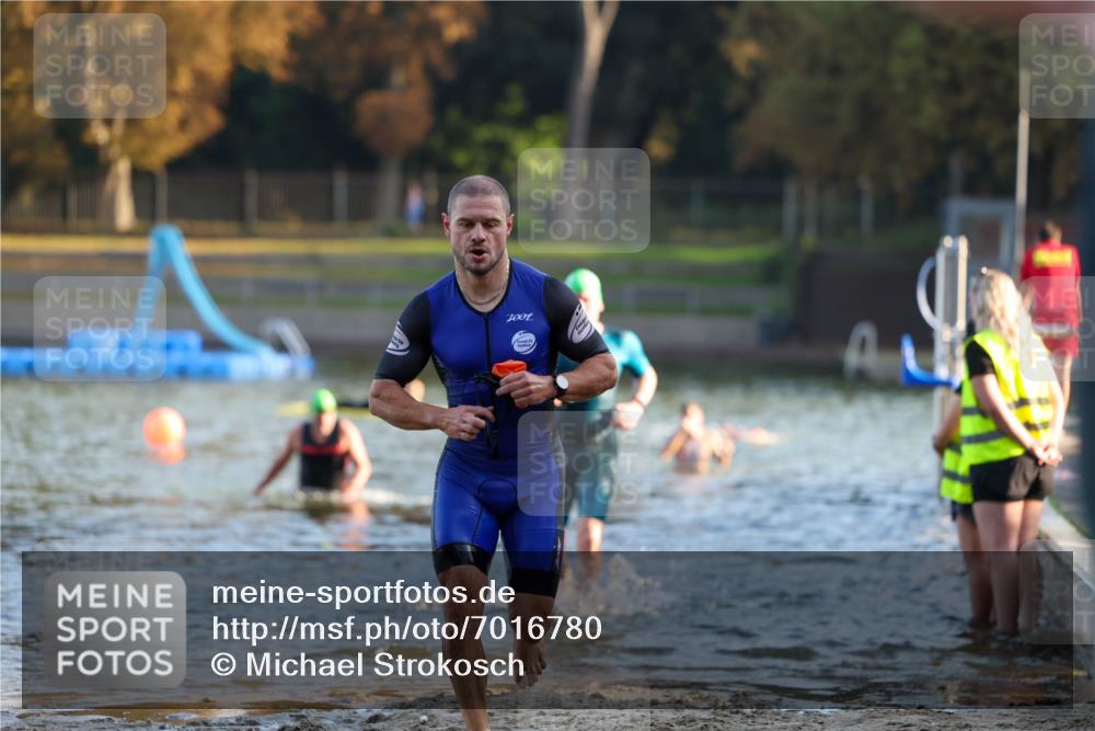 08.09.2024 - Stadtparktriathlon Michael Strokosch http://msf.ph/oto/7016780 08.09.2024 08:48:39 Schwimmen 4, 14, 16, 61, 65 meine-sportfotos.de