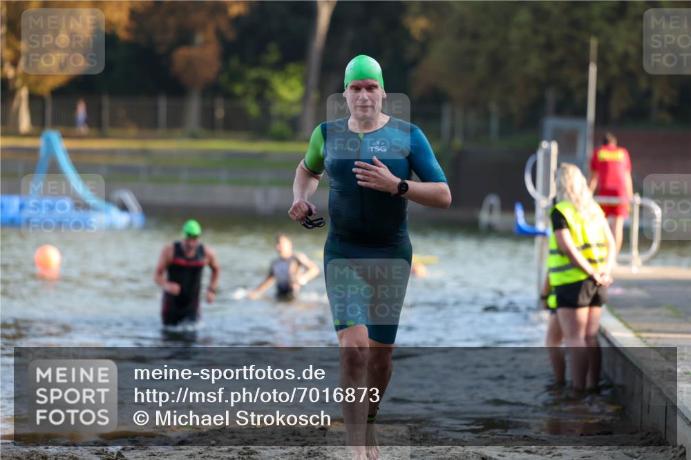 08.09.2024 - Stadtparktriathlon Michael Strokosch http://msf.ph/oto/7016873 08.09.2024 08:48:44 Schwimmen 16, 42, 65 meine-sportfotos.de