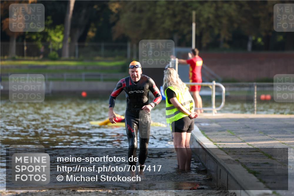 08.09.2024 - Stadtparktriathlon Michael Strokosch http://msf.ph/oto/7017417 08.09.2024 08:49:25 Schwimmen 2 meine-sportfotos.de