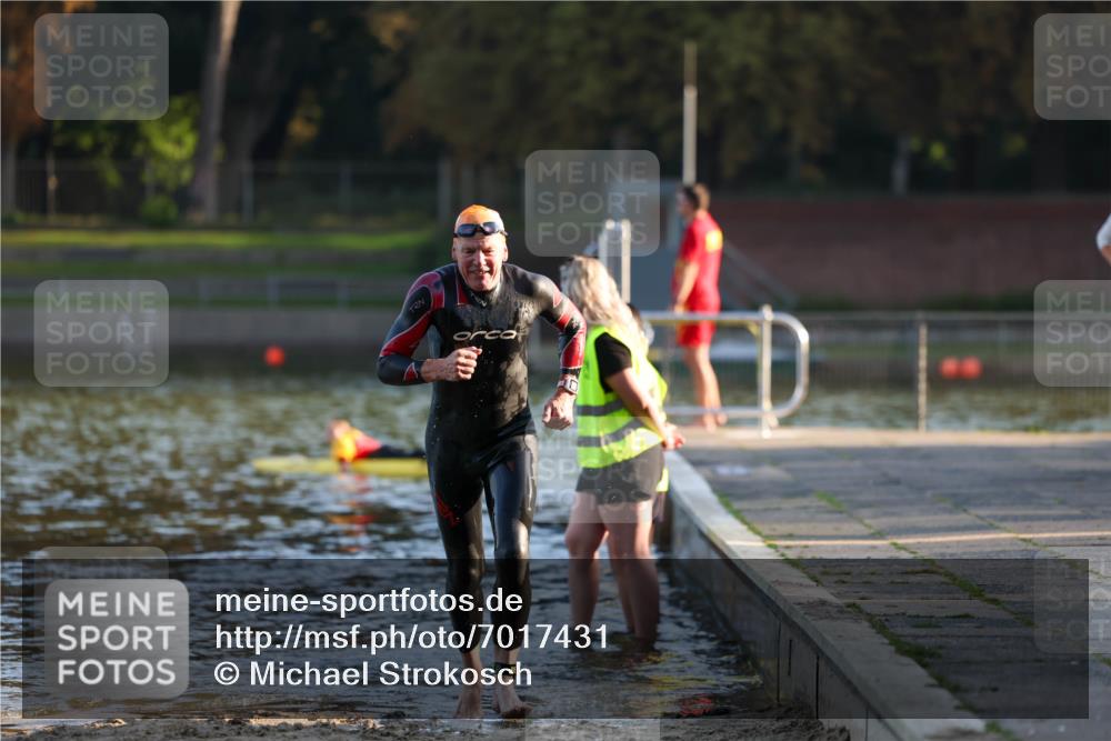 08.09.2024 - Stadtparktriathlon Michael Strokosch http://msf.ph/oto/7017431 08.09.2024 08:49:26 Schwimmen 2 meine-sportfotos.de