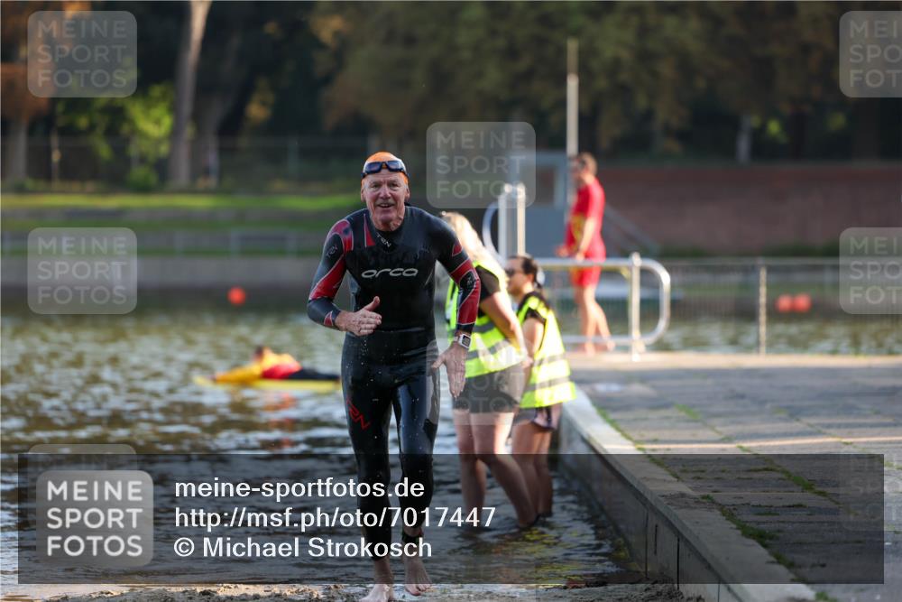 08.09.2024 - Stadtparktriathlon Michael Strokosch http://msf.ph/oto/7017447 08.09.2024 08:49:27 Schwimmen 2 meine-sportfotos.de