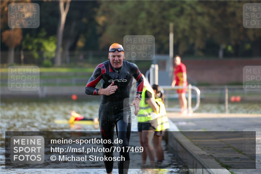 08.09.2024 - Stadtparktriathlon Michael Strokosch http://msf.ph/oto/7017469 08.09.2024 08:49:27 Schwimmen 2 meine-sportfotos.de