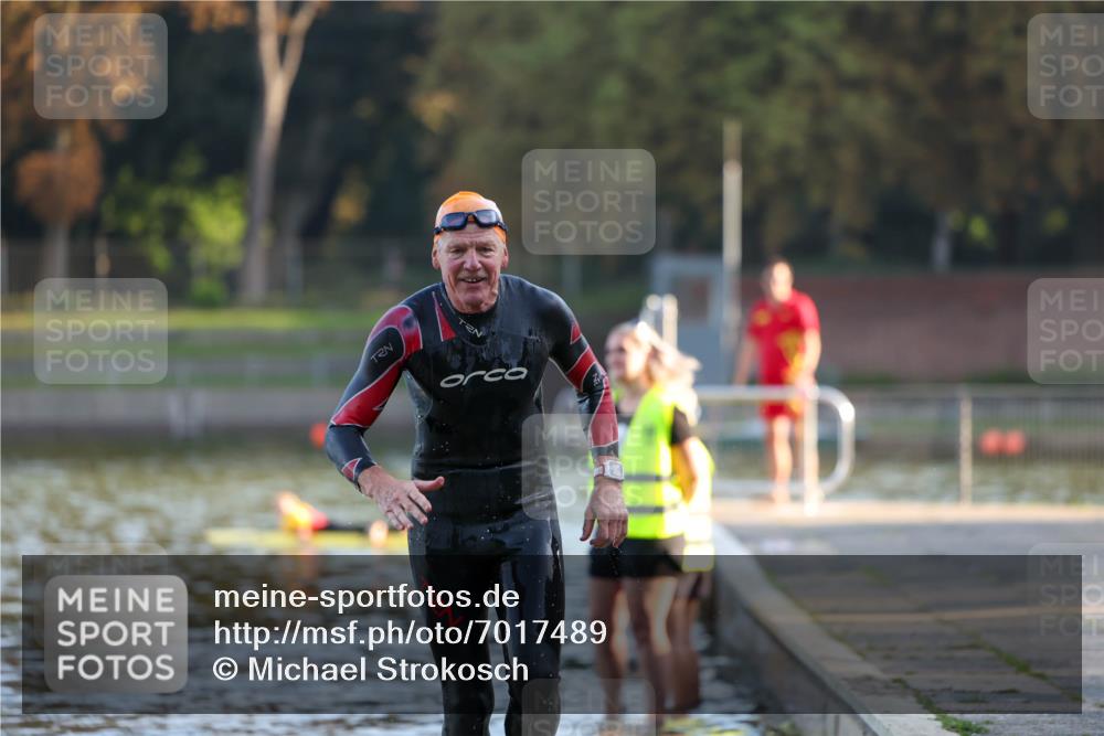 08.09.2024 - Stadtparktriathlon Michael Strokosch http://msf.ph/oto/7017489 08.09.2024 08:49:28 Schwimmen 2 meine-sportfotos.de