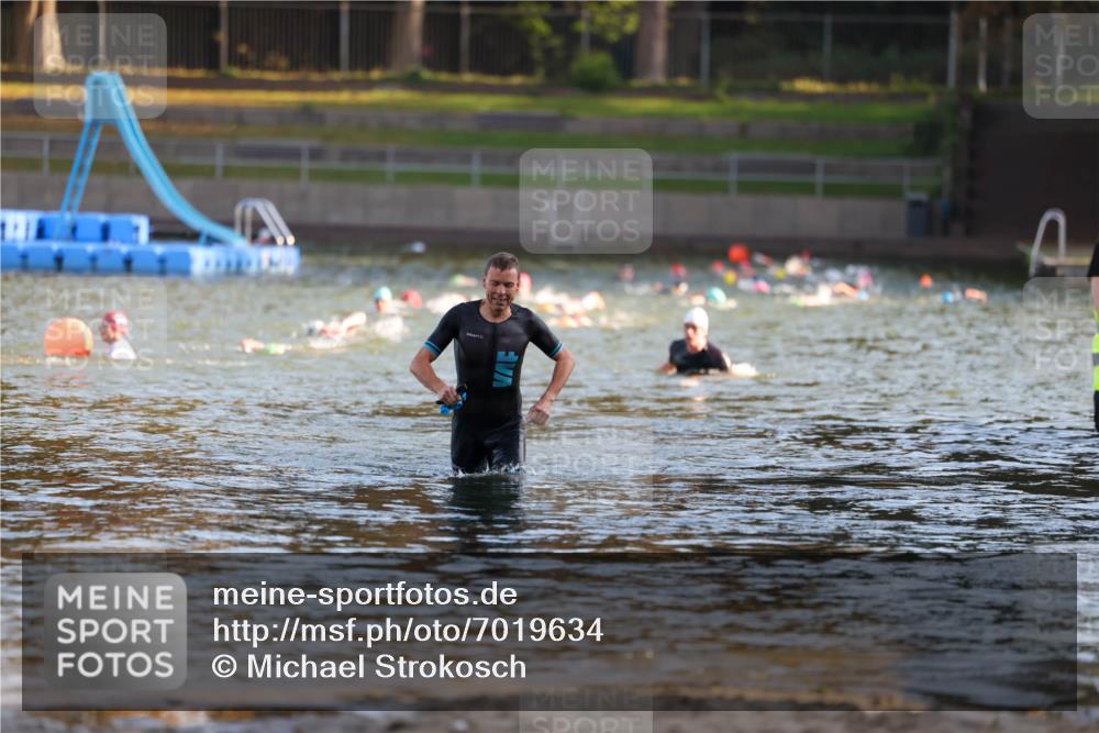 08.09.2024 - Stadtparktriathlon Michael Strokosch http://msf.ph/oto/7019634 08.09.2024 09:00:00 Schwimmen 121 meine-sportfotos.de