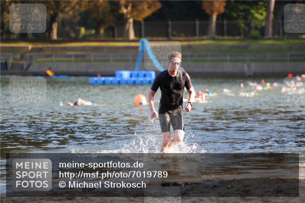08.09.2024 - Stadtparktriathlon Michael Strokosch http://msf.ph/oto/7019789 08.09.2024 09:00:22 Schwimmen 111 meine-sportfotos.de