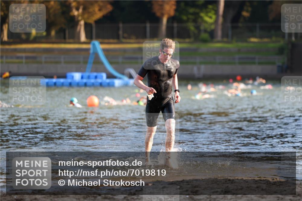 08.09.2024 - Stadtparktriathlon Michael Strokosch http://msf.ph/oto/7019819 08.09.2024 09:00:23 Schwimmen 111 meine-sportfotos.de