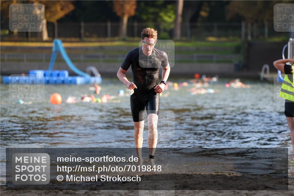08.09.2024 - Stadtparktriathlon Michael Strokosch http://msf.ph/oto/7019848 08.09.2024 09:00:24 Schwimmen 111 meine-sportfotos.de