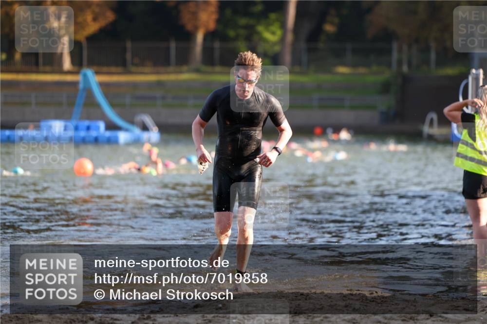 08.09.2024 - Stadtparktriathlon Michael Strokosch http://msf.ph/oto/7019858 08.09.2024 09:00:24 Schwimmen 111 meine-sportfotos.de
