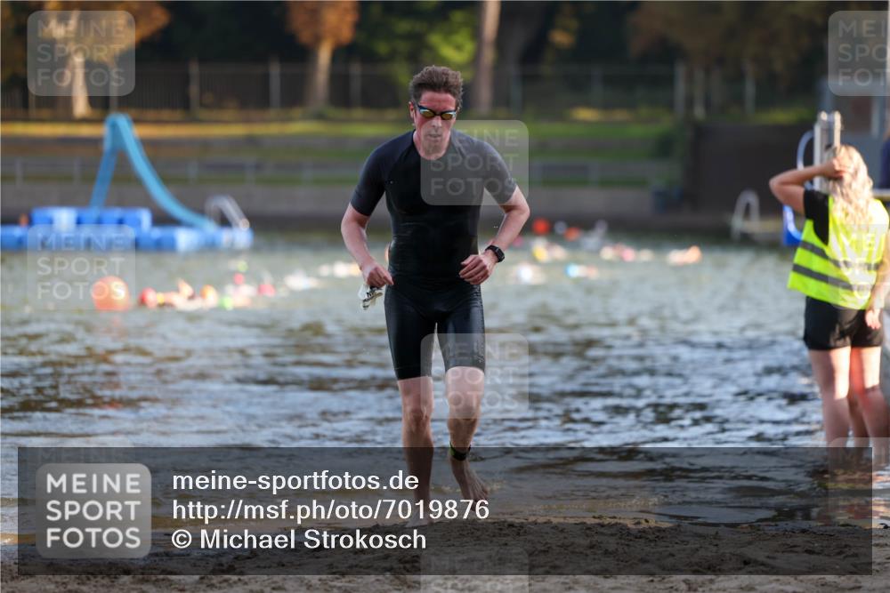08.09.2024 - Stadtparktriathlon Michael Strokosch http://msf.ph/oto/7019876 08.09.2024 09:00:25 Schwimmen 111 meine-sportfotos.de
