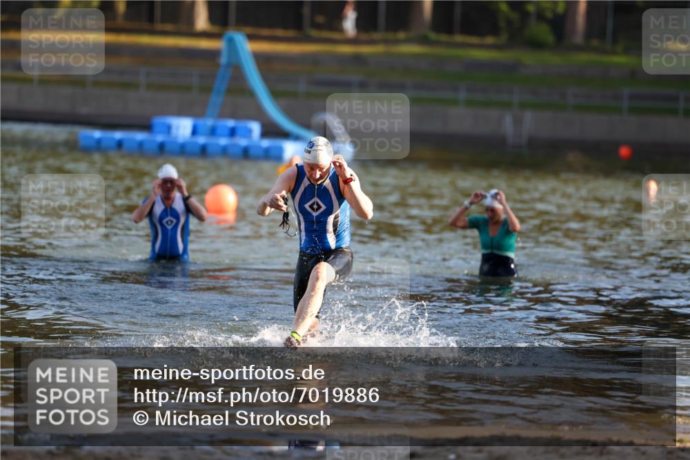08.09.2024 - Stadtparktriathlon Michael Strokosch http://msf.ph/oto/7019886 08.09.2024 09:02:36 Schwimmen 101, 103 meine-sportfotos.de