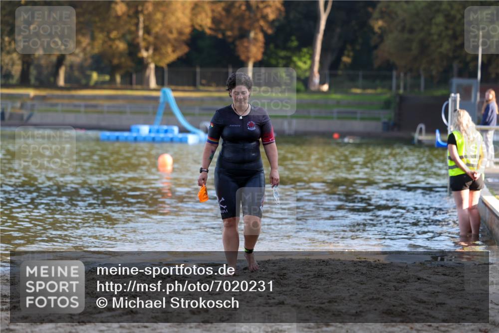 08.09.2024 - Stadtparktriathlon Michael Strokosch http://msf.ph/oto/7020231 08.09.2024 09:03:45 Schwimmen 95 meine-sportfotos.de