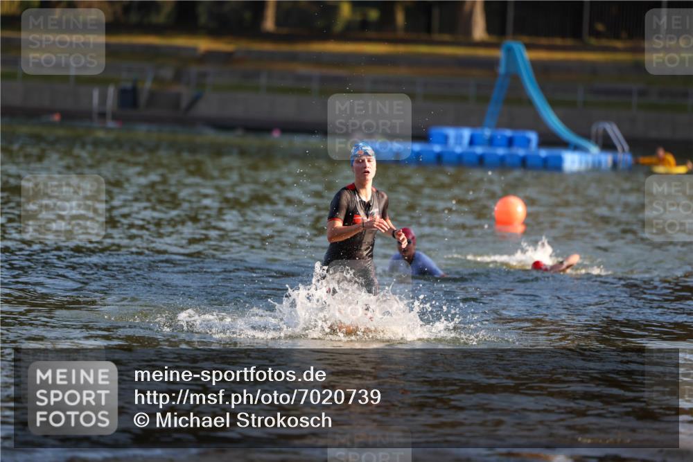 08.09.2024 - Stadtparktriathlon Michael Strokosch http://msf.ph/oto/7020739 08.09.2024 09:06:05 Schwimmen 153, 154 meine-sportfotos.de