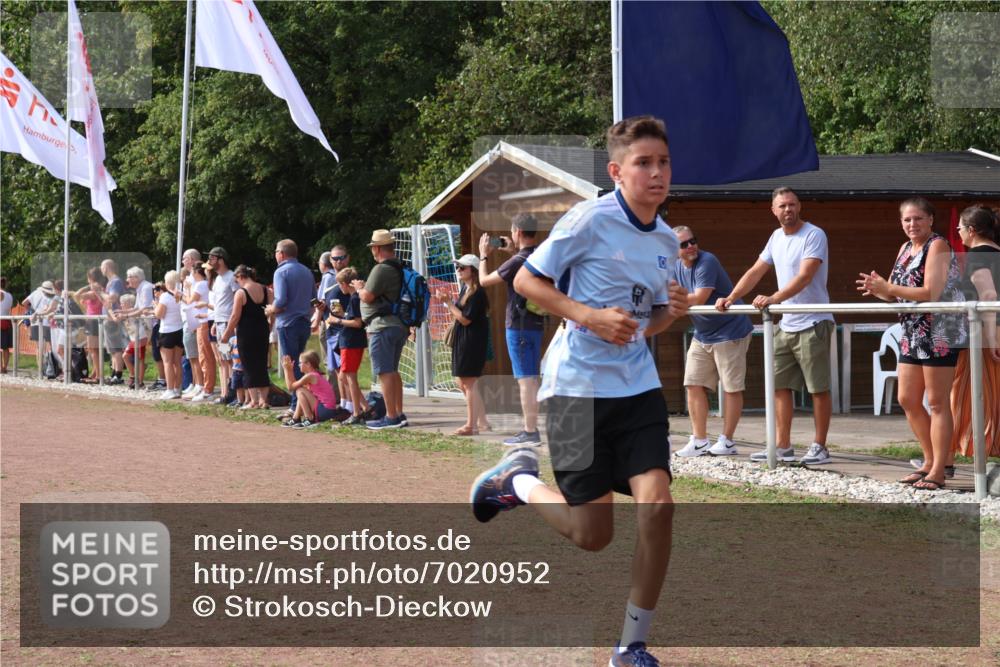 08.09.2024 - Airport Race Strokosch-Dieckow http://msf.ph/oto/7020952 08.09.2024 12:01:45 Ziel 2522, 2529, 2648 meine-sportfotos.de
