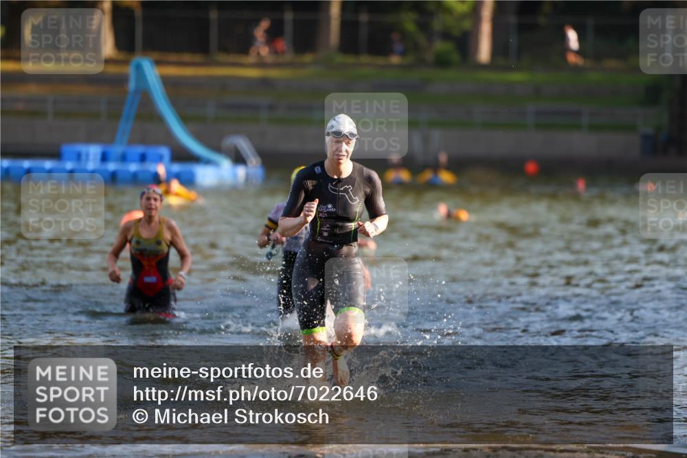 08.09.2024 - Stadtparktriathlon Michael Strokosch http://msf.ph/oto/7022646 08.09.2024 09:09:14 Schwimmen 146, 160, 166 meine-sportfotos.de