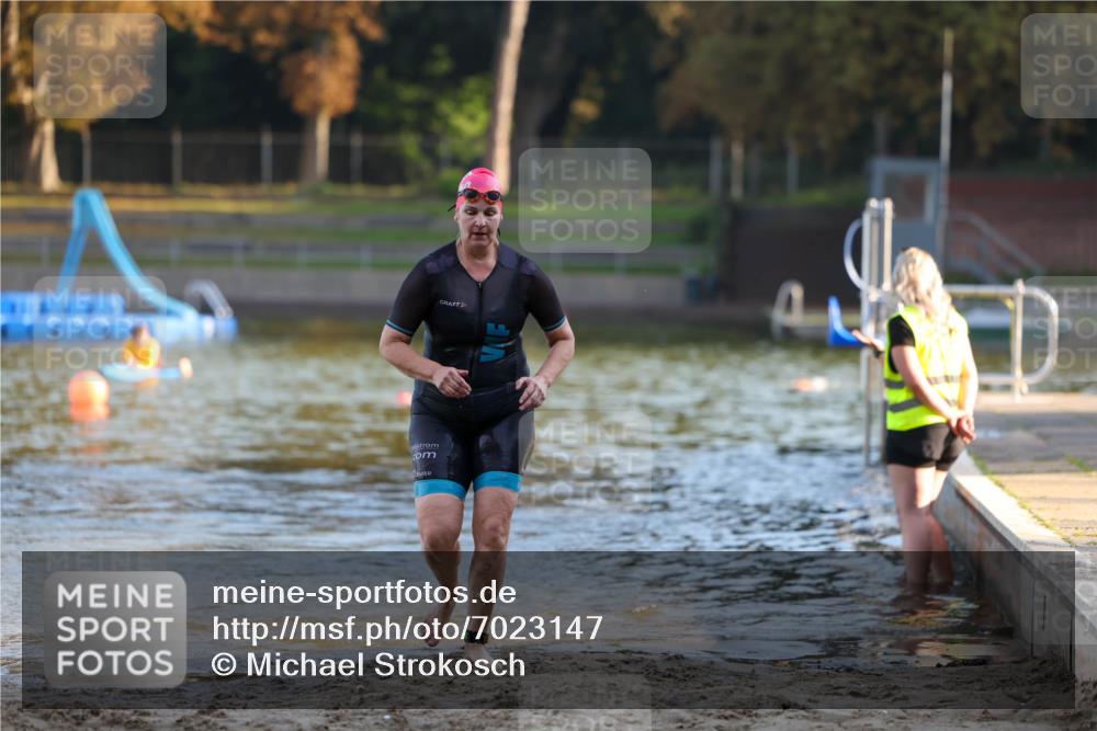 08.09.2024 - Stadtparktriathlon Michael Strokosch http://msf.ph/oto/7023147 08.09.2024 09:10:10 Schwimmen 179 meine-sportfotos.de