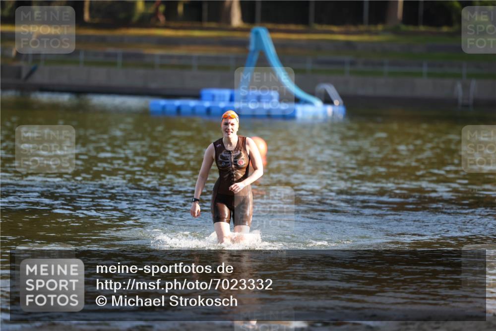 08.09.2024 - Stadtparktriathlon Michael Strokosch http://msf.ph/oto/7023332 08.09.2024 09:10:55 Schwimmen 141 meine-sportfotos.de