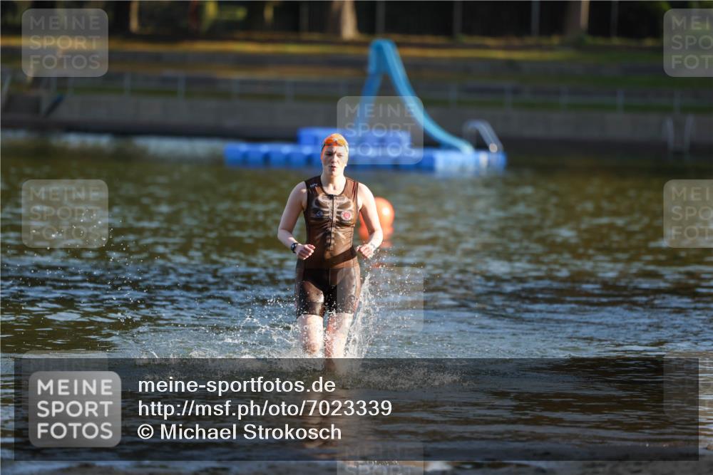 08.09.2024 - Stadtparktriathlon Michael Strokosch http://msf.ph/oto/7023339 08.09.2024 09:10:56 Schwimmen 141 meine-sportfotos.de