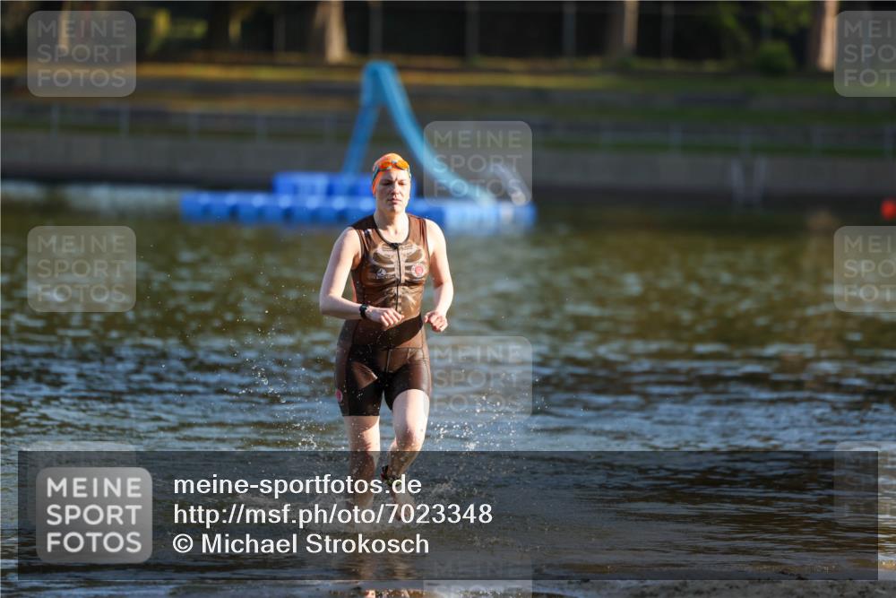 08.09.2024 - Stadtparktriathlon Michael Strokosch http://msf.ph/oto/7023348 08.09.2024 09:10:57 Schwimmen 141 meine-sportfotos.de
