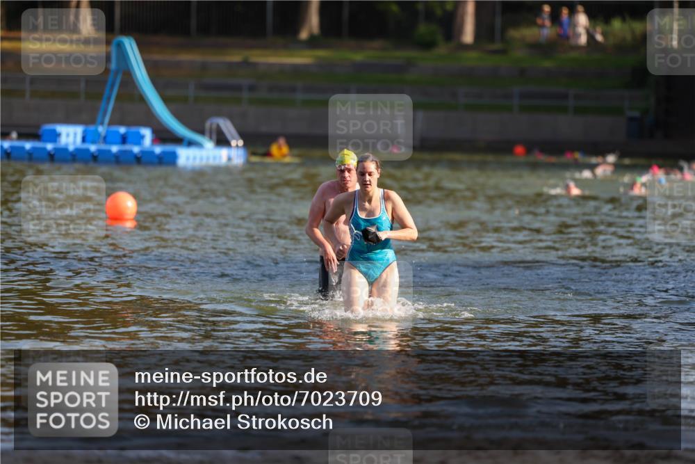 08.09.2024 - Stadtparktriathlon Michael Strokosch http://msf.ph/oto/7023709 08.09.2024 09:46:43 Schwimmen 204, 211 meine-sportfotos.de