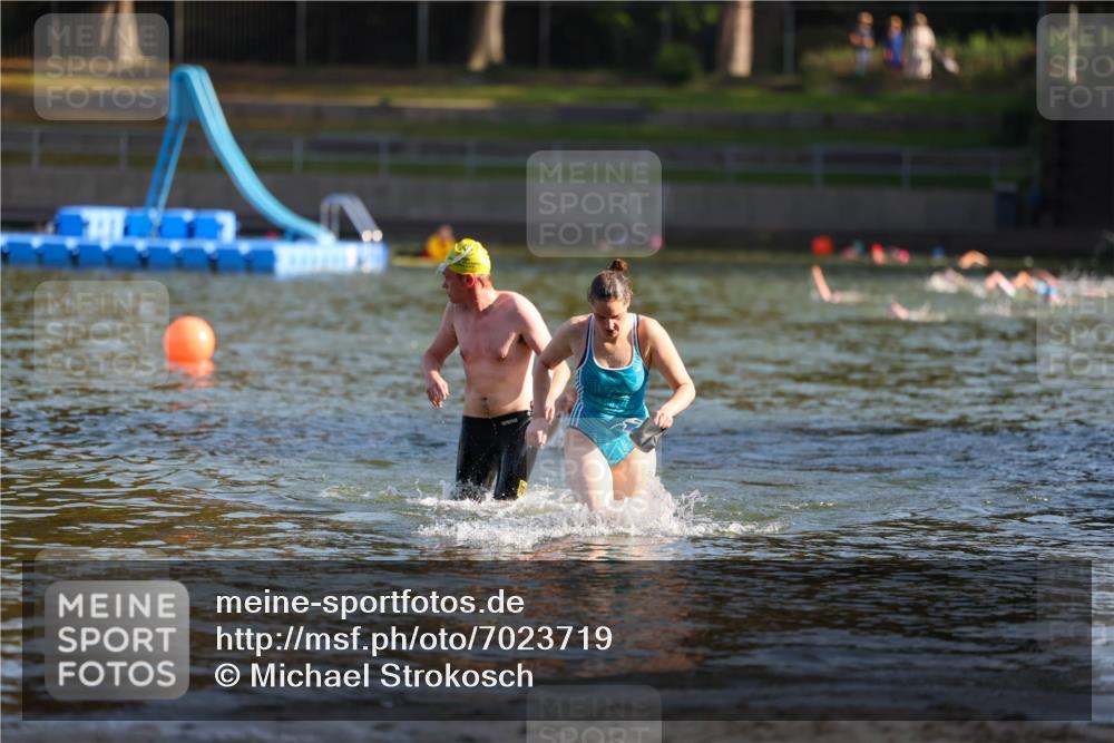 08.09.2024 - Stadtparktriathlon Michael Strokosch http://msf.ph/oto/7023719 08.09.2024 09:46:44 Schwimmen 204, 211 meine-sportfotos.de