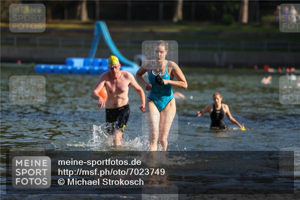 08.09.2024 - Stadtparktriathlon Michael Strokosch http://msf.ph/oto/7023749 08.09.2024 09:46:48 Schwimmen 204, 211, 243 meine-sportfotos.de