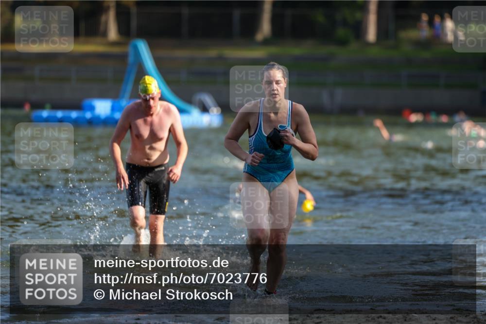 08.09.2024 - Stadtparktriathlon Michael Strokosch http://msf.ph/oto/7023776 08.09.2024 09:46:49 Schwimmen 204, 211, 243 meine-sportfotos.de
