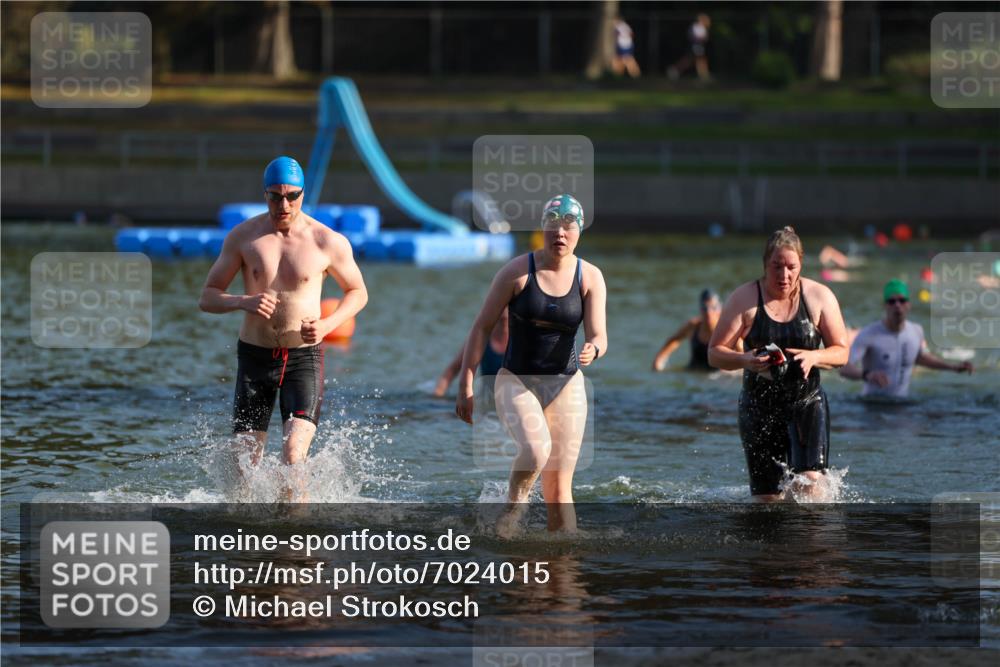 08.09.2024 - Stadtparktriathlon Michael Strokosch http://msf.ph/oto/7024015 08.09.2024 09:47:41 Schwimmen 188, 205, 220, 259 meine-sportfotos.de