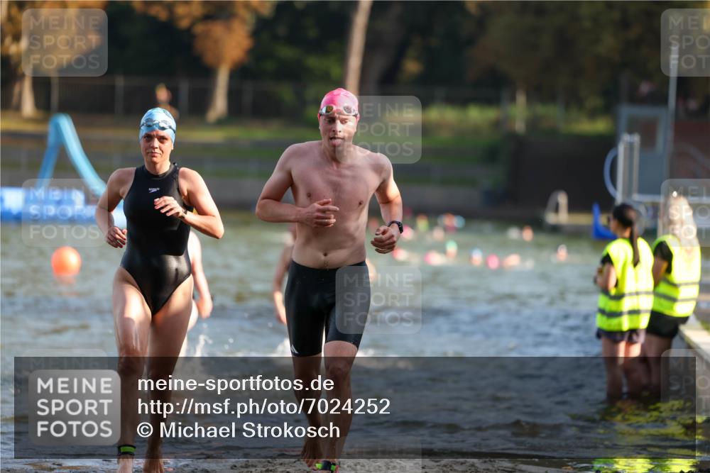 08.09.2024 - Stadtparktriathlon Michael Strokosch http://msf.ph/oto/7024252 08.09.2024 09:48:03 Schwimmen 200, 213, 257, 262 meine-sportfotos.de