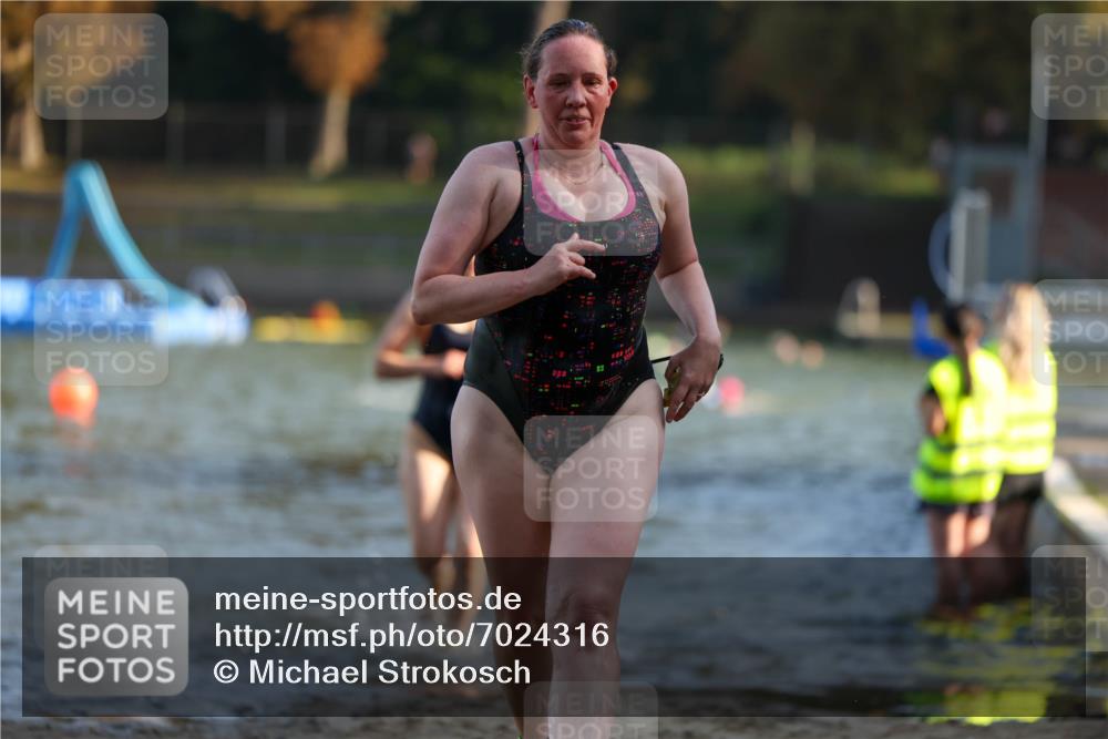 08.09.2024 - Stadtparktriathlon Michael Strokosch http://msf.ph/oto/7024316 08.09.2024 09:48:08 Schwimmen 213, 257, 262 meine-sportfotos.de