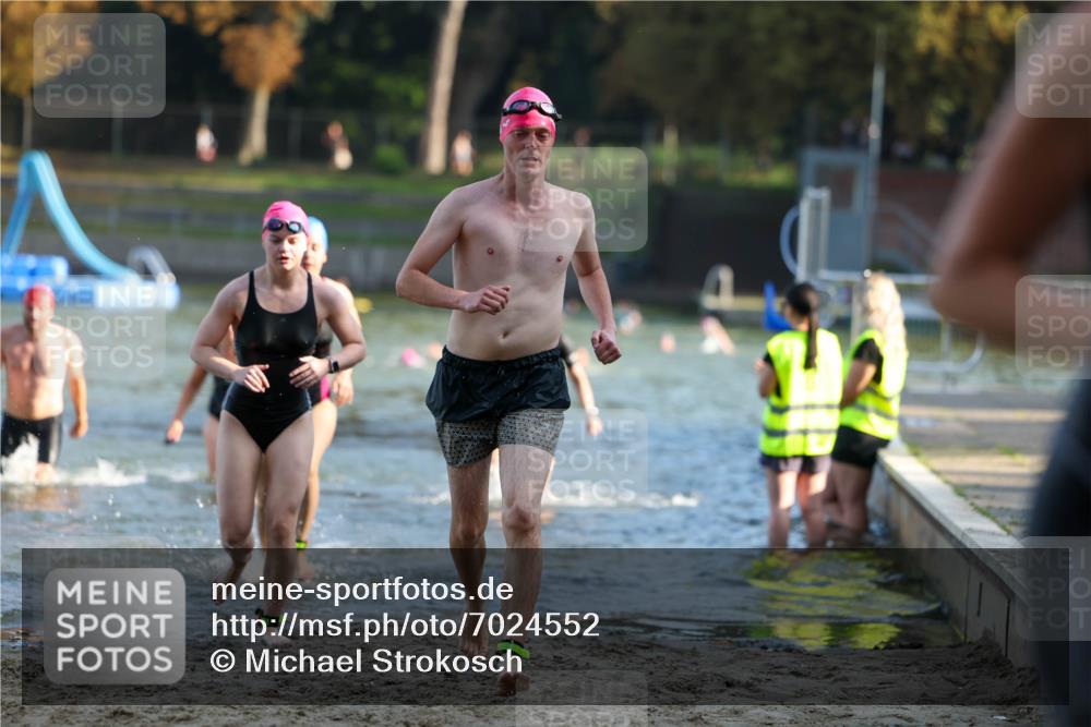 08.09.2024 - Stadtparktriathlon Michael Strokosch http://msf.ph/oto/7024552 08.09.2024 09:48:46 Schwimmen 190, 212, 215, 230, 241, 255, 258 meine-sportfotos.de