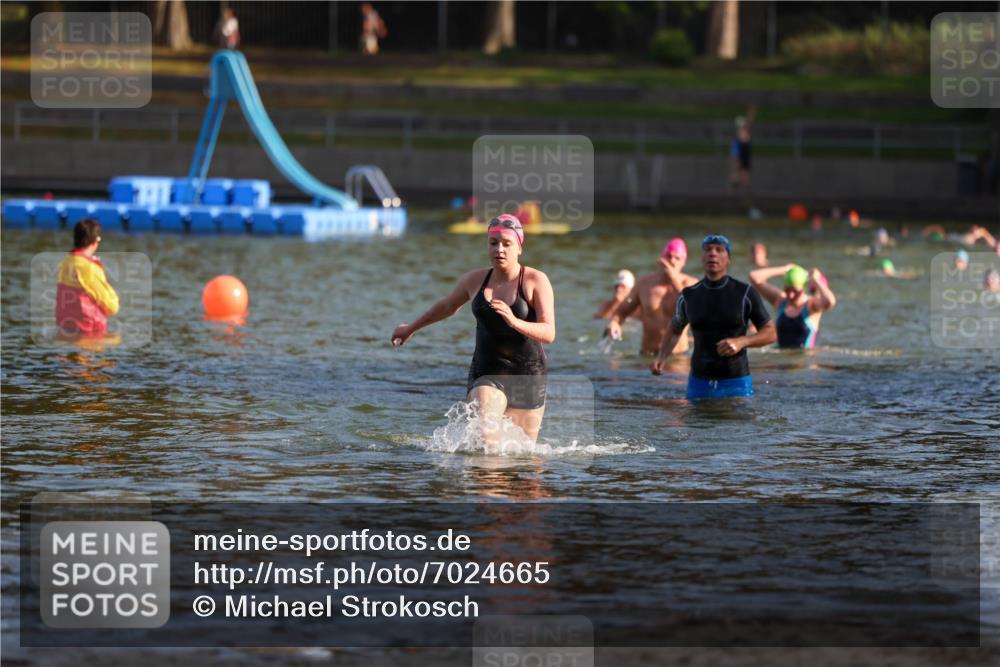 08.09.2024 - Stadtparktriathlon Michael Strokosch http://msf.ph/oto/7024665 08.09.2024 09:49:04 Schwimmen 194, 225 meine-sportfotos.de