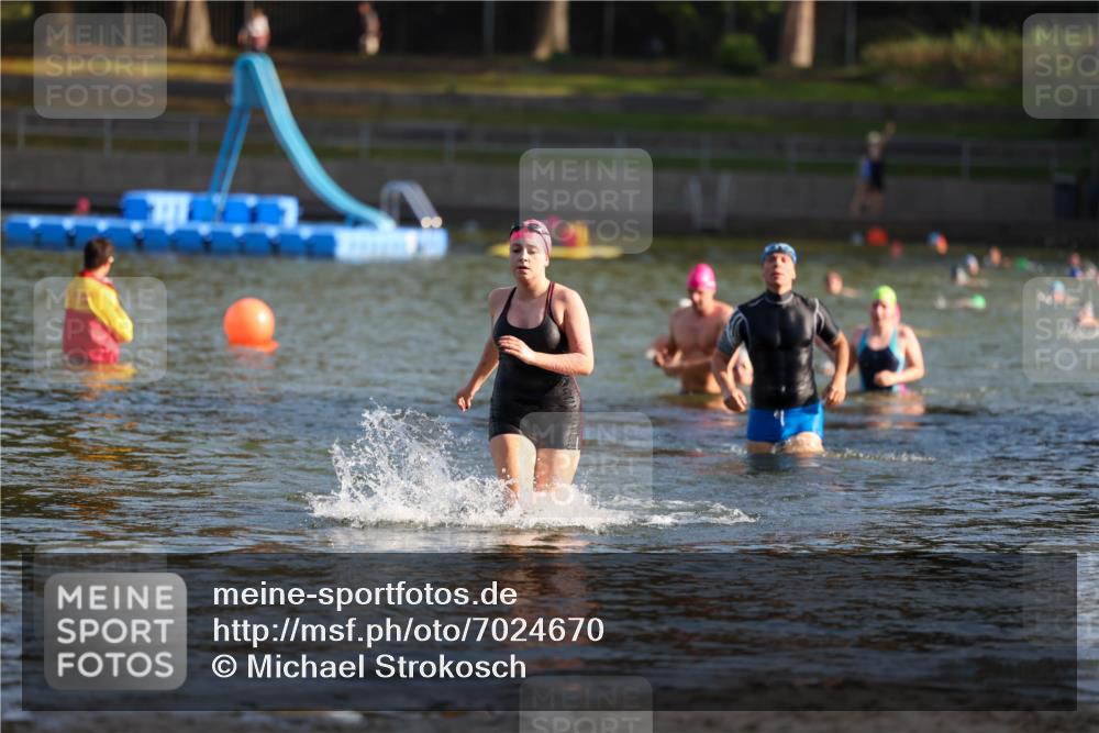 08.09.2024 - Stadtparktriathlon Michael Strokosch http://msf.ph/oto/7024670 08.09.2024 09:49:05 Schwimmen 194, 225 meine-sportfotos.de