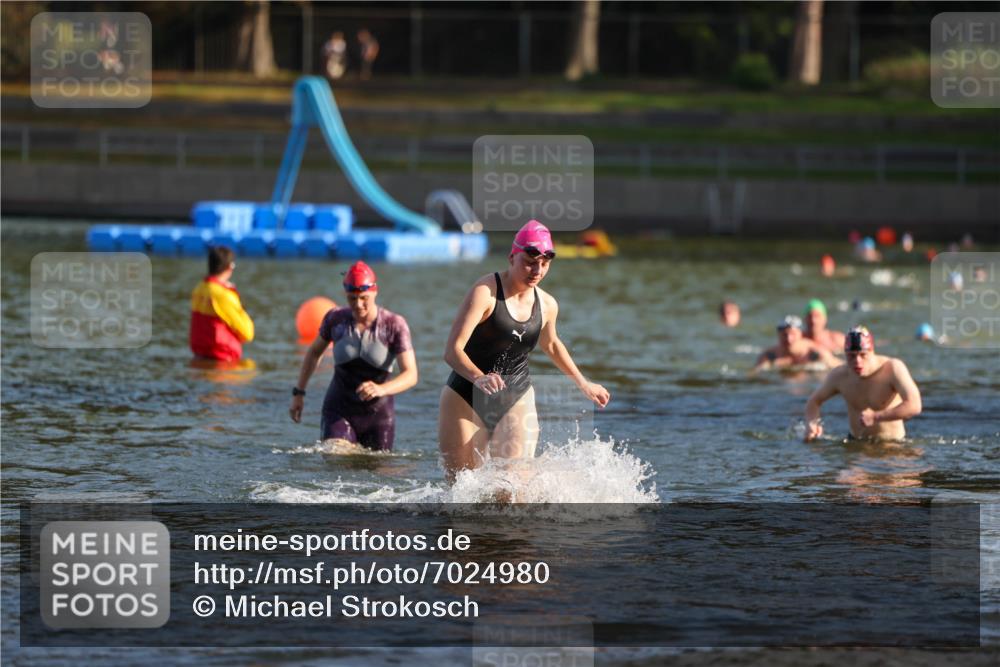 08.09.2024 - Stadtparktriathlon Michael Strokosch http://msf.ph/oto/7024980 08.09.2024 09:49:34 Schwimmen 186, 216, 244 meine-sportfotos.de