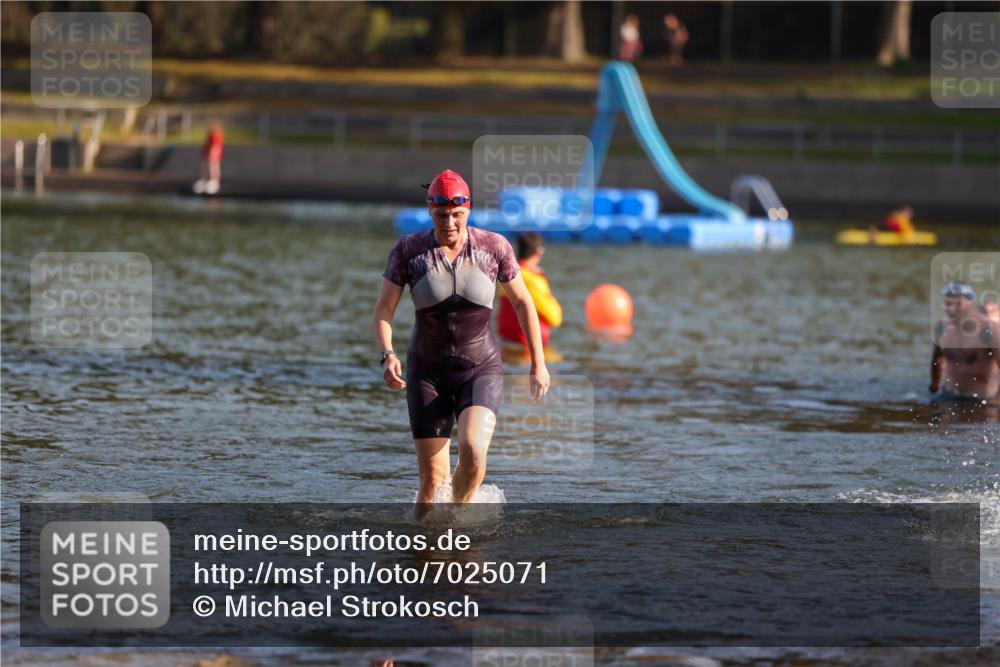 08.09.2024 - Stadtparktriathlon Michael Strokosch http://msf.ph/oto/7025071 08.09.2024 09:49:40 Schwimmen 186, 216, 238, 244 meine-sportfotos.de