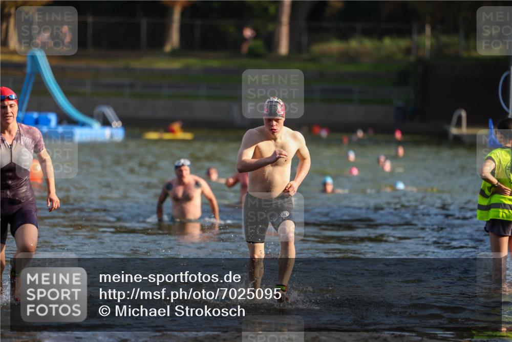 08.09.2024 - Stadtparktriathlon Michael Strokosch http://msf.ph/oto/7025095 08.09.2024 09:49:42 Schwimmen 186, 216, 238, 244 meine-sportfotos.de