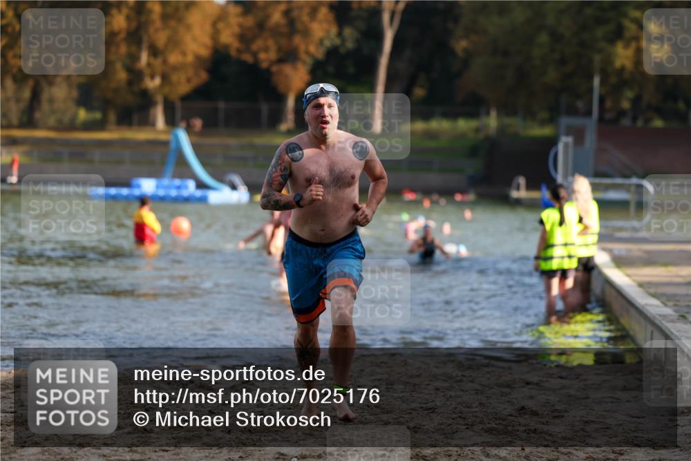 08.09.2024 - Stadtparktriathlon Michael Strokosch http://msf.ph/oto/7025176 08.09.2024 09:49:52 Schwimmen 192, 195, 238 meine-sportfotos.de