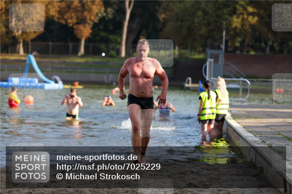 08.09.2024 - Stadtparktriathlon Michael Strokosch http://msf.ph/oto/7025229 08.09.2024 09:49:58 Schwimmen 192, 195, 206, 237 meine-sportfotos.de