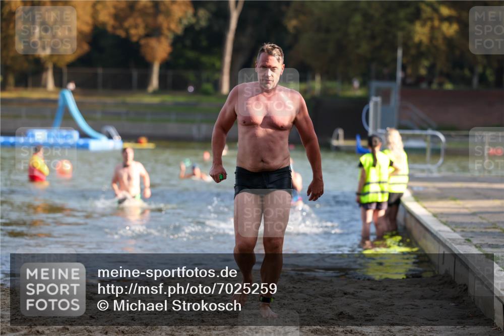 08.09.2024 - Stadtparktriathlon Michael Strokosch http://msf.ph/oto/7025259 08.09.2024 09:49:59 Schwimmen 192, 195, 206, 237 meine-sportfotos.de