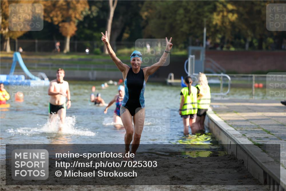 08.09.2024 - Stadtparktriathlon Michael Strokosch http://msf.ph/oto/7025303 08.09.2024 09:50:03 Schwimmen 192, 195, 206, 228, 237 meine-sportfotos.de